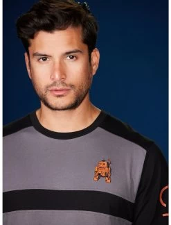 Our Universe Star Wars Ahsoka Chopper Long-Sleeve T-Shirt Our Universe Exclusive -Toy World Shop 20754837 av3