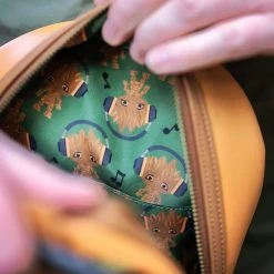 Loungefly Marvel: Guardians Of The Galaxy Groot With Headphones Mini Backpack - Amazon US Exclusive -Toy World Shop 61Ckigk8GCL. AC SL1000