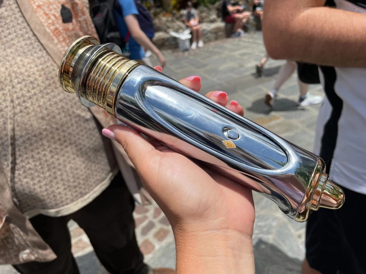 STAR WARS Galaxy's Edge Darth Sidious Legacy Lightsaber Hilt - Disney Parks Exclusive 4 STAR WARS Galaxy's Edge Darth Sidious Legacy Lightsaber Hilt - Disney Parks Exclusive - Image 2