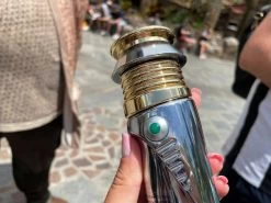 STAR WARS Galaxy's Edge Darth Sidious Legacy Lightsaber Hilt - Disney Parks Exclusive 26 STAR WARS Galaxy's Edge Darth Sidious Legacy Lightsaber Hilt - Disney Parks Exclusive -Toy World Shop darth sidious hilt 3 1200x900 1
